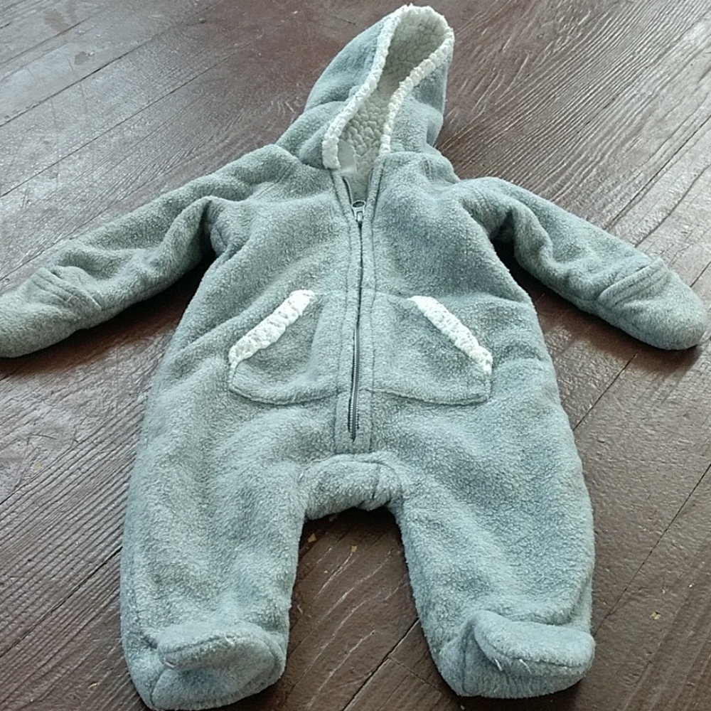 Old Navy baby onesie size 0-3 months.